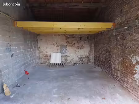 grand garage : box fermé 35 m² + mezzanine 15 m² – fauillet