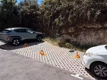 parking extérieur à louer   allonzier la caille