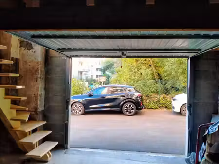 garage avec espace stockage en mezzanine