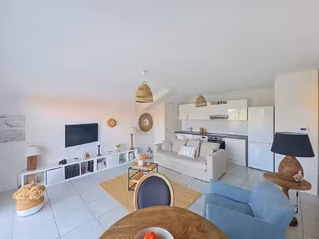 appartement t2 lumineux avec grande terrasse-saint-pierre-d'irube