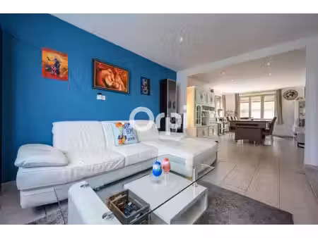 exclusivité orpi : plain-pied individuel de 94 m² avec cour  garage et dépendance sur la c