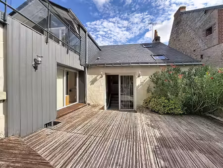 saint-antoine-du-rocher – maison de caractère en tuffeau avec piscine