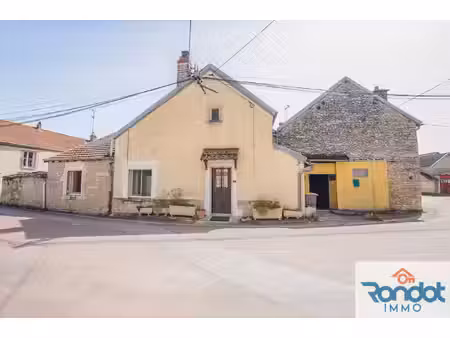 maison de village 5 pieces/3 chambres/140 m2 environ