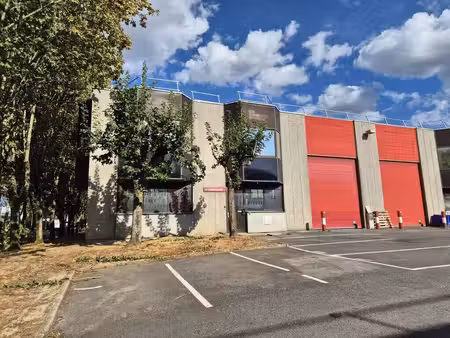 location entrepôt collegien 77090 326m²