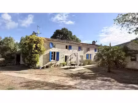 vente maison 9 pièces 240 m² saint-hilaire-de-villefranche (17770)
