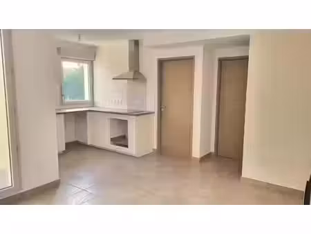 location appartement 2 pièces 41.68 m² à cadenet (84160)  612 €