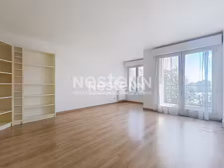 a louer à chilly-mazarin  un appartement de 3 pièces avec balcon et box en sous-sol
