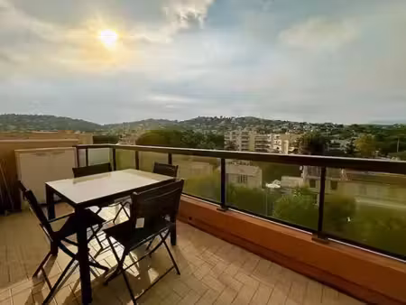 studio de 30 m² avec terrasse de 10m²