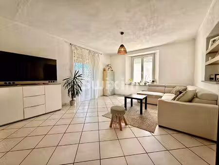 maison familiale proche de la suisse avec 4 chambres et grand jardin