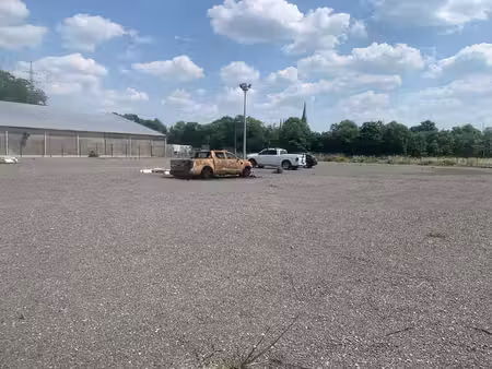 terrain de 8730 m² pour la construction de 3 entrepôts+parki