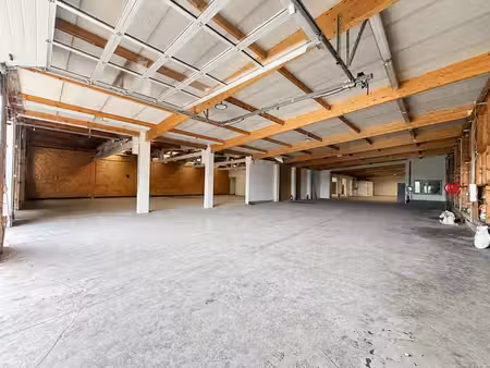 hall polyvalent à louer avec parking