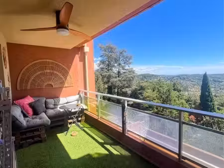 grand studio climatisé avec coin nuit terrasse cave et parking