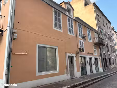 appartement t2 rénové – cahors hyper centre