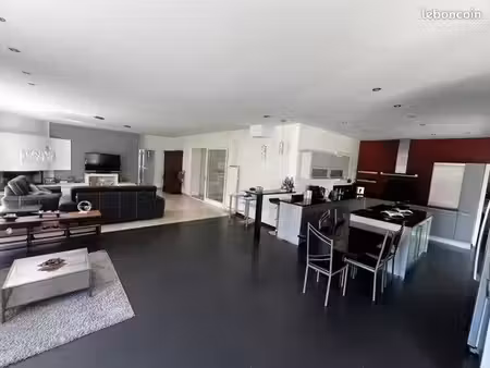 maison de plain-pied contemporaine – 230 m² sur parcelle de 2700 m²