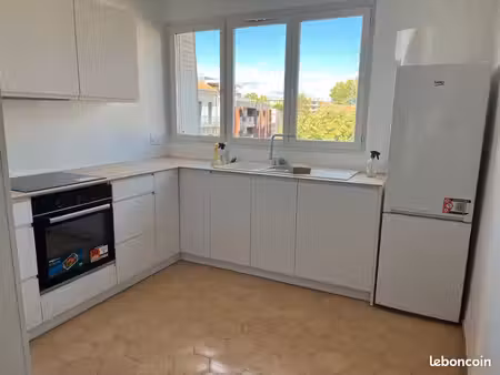 appartement rénové et meublé avec terrasse  parking  cave– les arceaux  montpellier