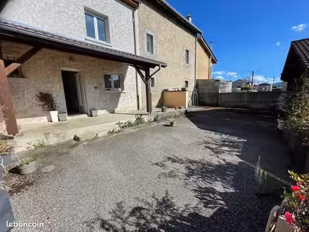 à louer – appartement 3 chambres  avec garage à saint-martin-du-frêne
