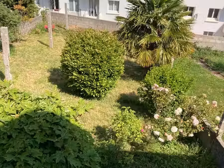 maison de plain-pied  dans un quartier calme et paisible à proximité du centre-ville de qu