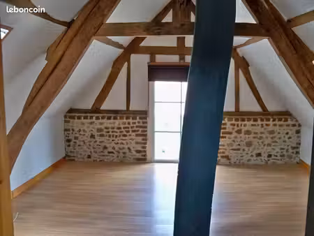 maison 90 m² dans cour de ferme