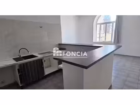 valensole  très bel et spacieux appartement t3 de 70 m2 entièrement refait à neuf