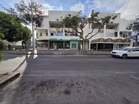 local commercial chaussee royale - saint paul