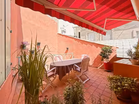 maison atypique avec terrasse et stationnement – béziers centre - à vendre