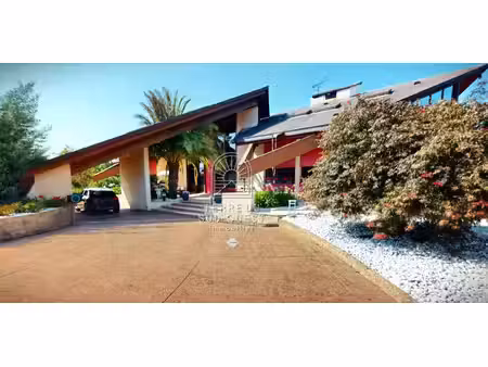 villa d'architecte 413 m² au coeur d'un parc d'1 4 ha