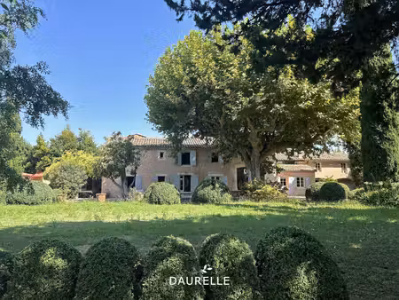 mas avec piscine à vendre à rognonas sur plus d'un hectare d