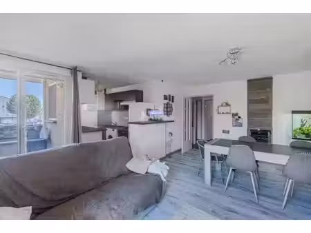 superbe t3 de 56m² avec terrasse sud-est et climatisation - environnement calme et prisé