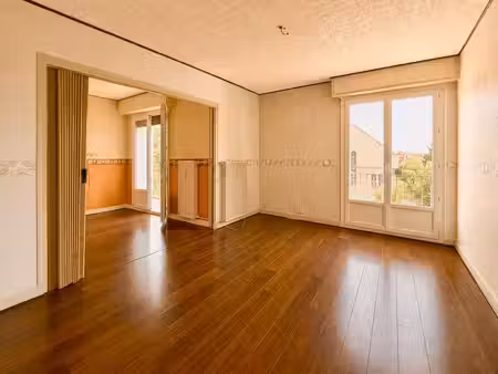 appartement t5  3 chambres  loggia  balcon  cave  stationnement aisé