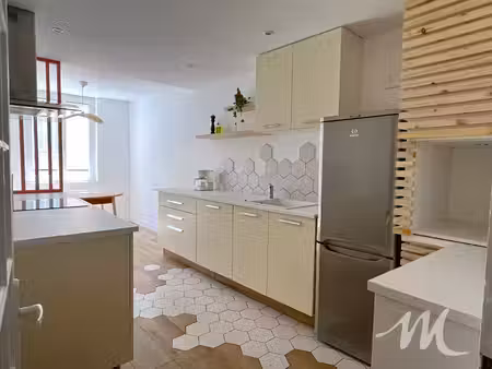 magnifique triplex entièrement rénové d’environ 100 m²