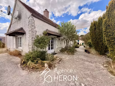belle longère de 144 m2 avec dépendances sur un terrain de 3