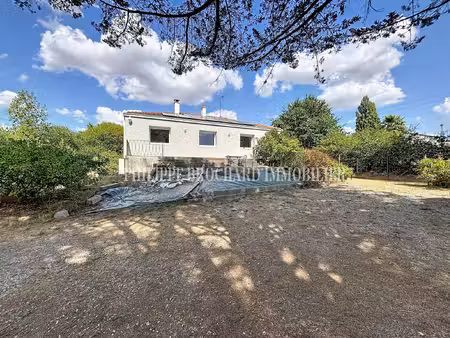 beaux volumes sur grand terrain