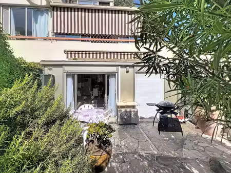 2/3 pièces en rez-de-jardin avec garage et cave dans une résidence de standing avec...