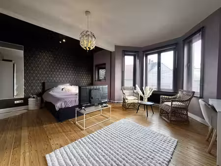 maison avec 2 garages  studio et jardin!