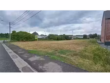 terrain à bâtir de 11 ares 28 ca  22 mètres de façade