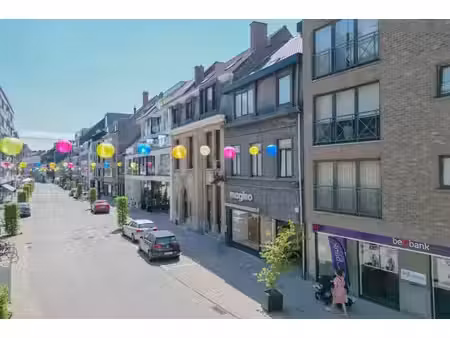 lichtrijk handelspand in winkelstraat