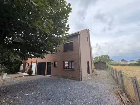ruime woning met 4 slaapkamers  garage en tuin