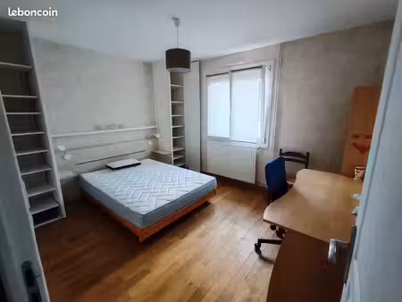 chambre meublée chez l'habitant (accès à plus de 75m2 intérieur au total)