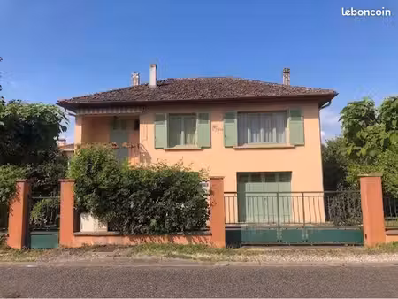 maison individuelle bien placée au vieux passage tout à côté d’agen