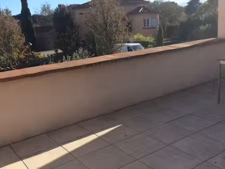 thuir grand f2 avec terrasse de 30 m2 et parking