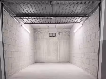 garage fermé 10 m² avec électricité et éclairage led – la baule
