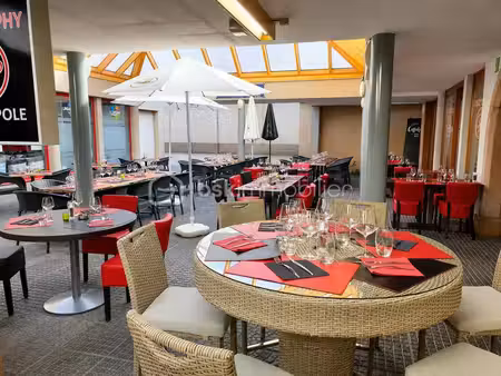 local avec terrasse couverte – restauration ou autre projet