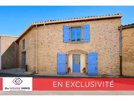 maison de caractère en pierre avec cours intérieures  cave viticole et solarium