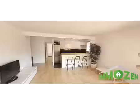 f2 meublé + balcon + box à 200m métro 8