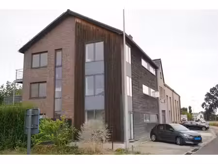 ruim appartement met 3 slaapkamers  terras en garage op g...