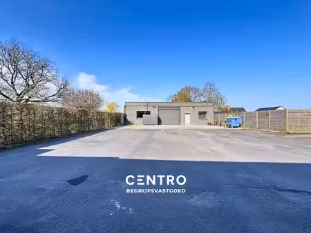 magazijnen met kantoorgedeelte  garages én ruim verhard b...