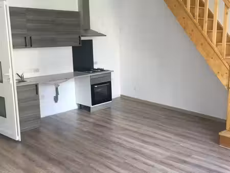 t2. duplex la voulte sur rhône avec place de parking dans le jardin