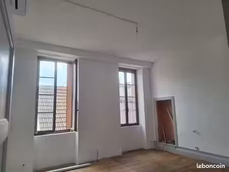 seurre grand t2 rénové et climatisé