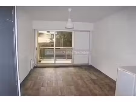 location appartement 1 pièce 23 m² à cavalaire-sur-mer (83240)  510 €