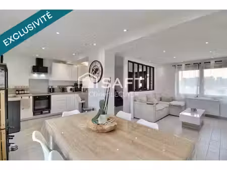 magnifique maison semi-mitoyenne rénovée  3 chambres dont 1 au rdc avec sa douche  jardin 